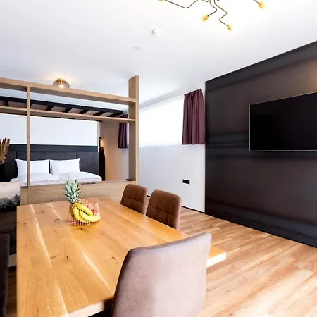 Der Wolf -suiten Appartement Sankt Anton am Arlberg