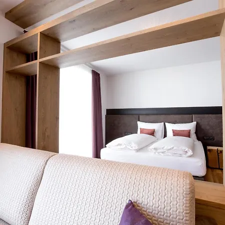 Der Wolf -suiten Apartment Sankt Anton am Arlberg