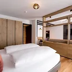 דירה Der Wolf -suiten סן אנטון